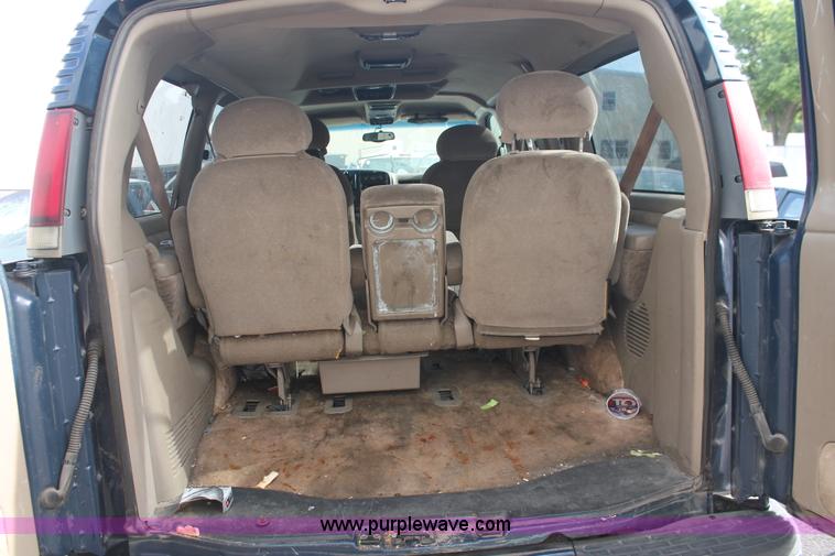 image for item I8100 2001 GMC Savana G1500 SLT van