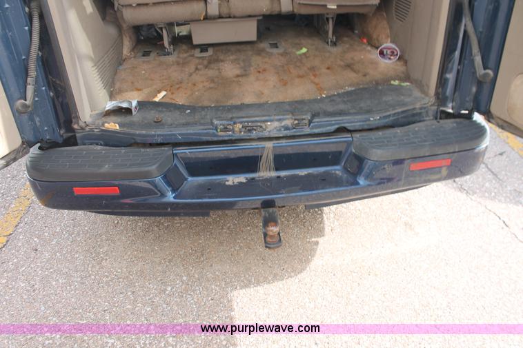 image for item I8100 2001 GMC Savana G1500 SLT van