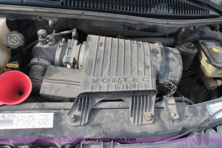 image for item I8100 2001 GMC Savana G1500 SLT van