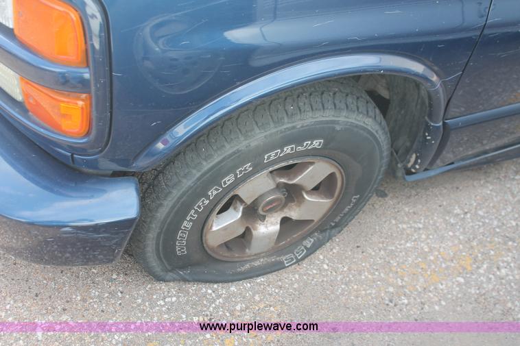 image for item I8100 2001 GMC Savana G1500 SLT van