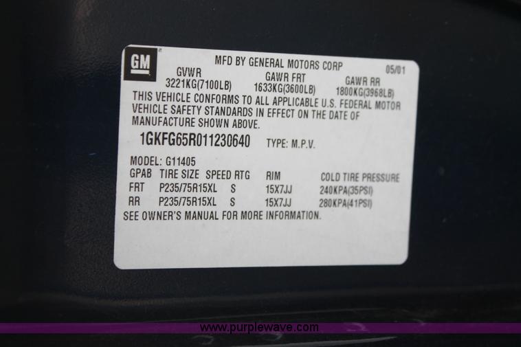 image for item I8100 2001 GMC Savana G1500 SLT van