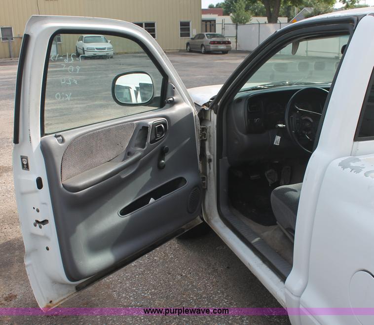 image for item I8101 1997 Dodge Dakota Sport pickup truck