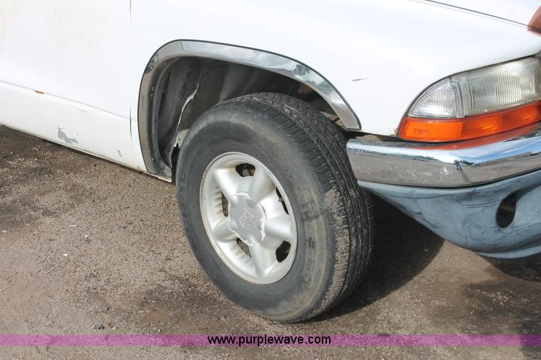 image for item I8101 1997 Dodge Dakota Sport pickup truck