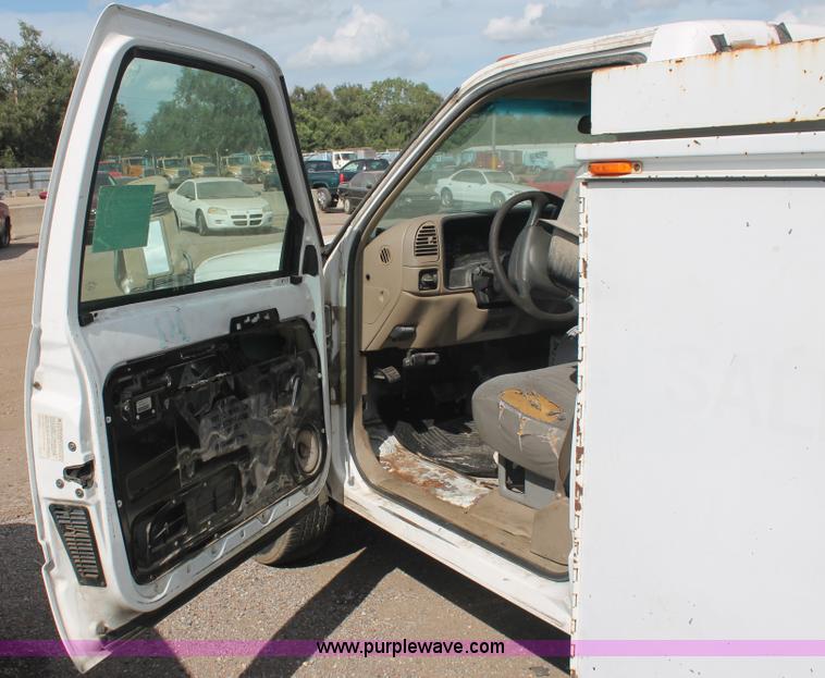 image for item I8103 1998 GMC Sierra 3500 utility truck