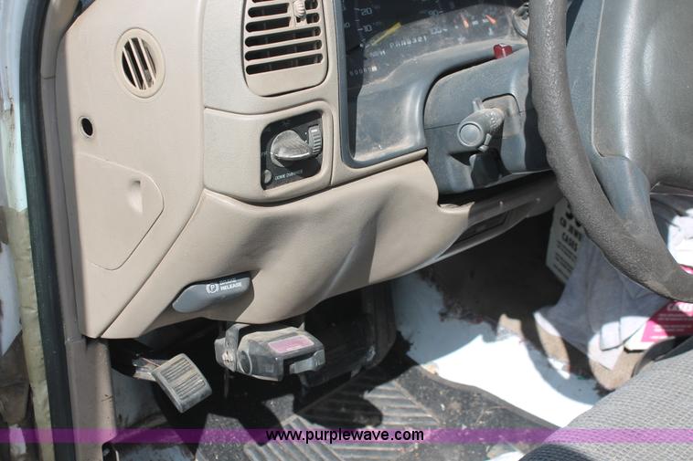 image for item I8103 1998 GMC Sierra 3500 utility truck