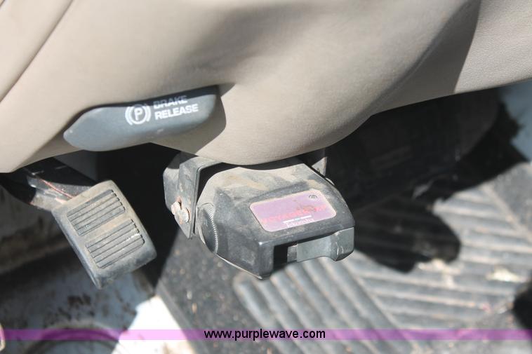 image for item I8103 1998 GMC Sierra 3500 utility truck