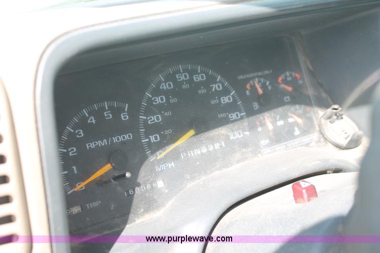 image for item I8103 1998 GMC Sierra 3500 utility truck