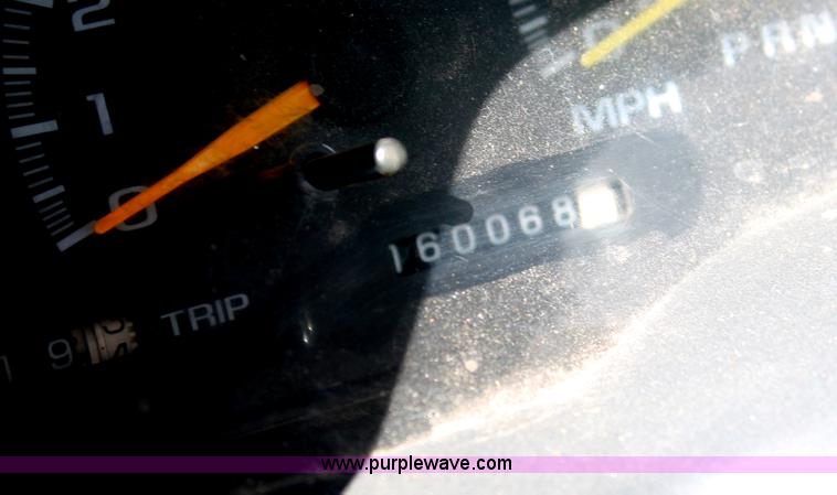 image for item I8103 1998 GMC Sierra 3500 utility truck