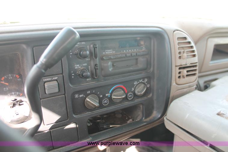 image for item I8103 1998 GMC Sierra 3500 utility truck