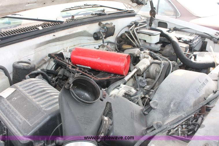 image for item I8103 1998 GMC Sierra 3500 utility truck