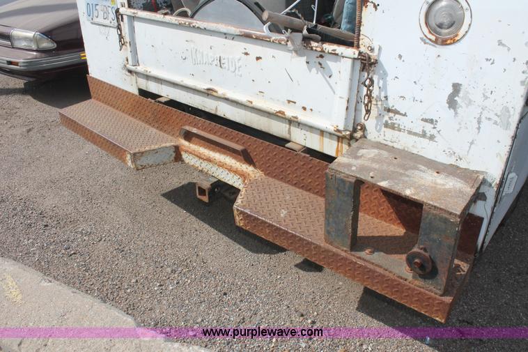 image for item I8103 1998 GMC Sierra 3500 utility truck