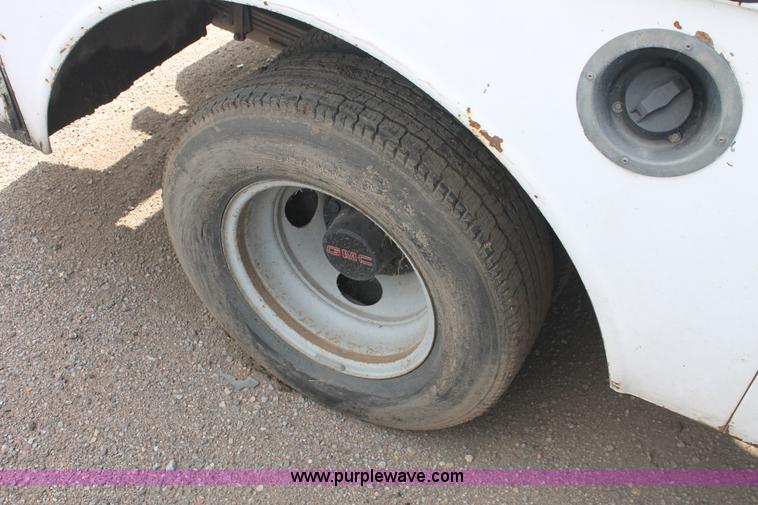 image for item I8103 1998 GMC Sierra 3500 utility truck