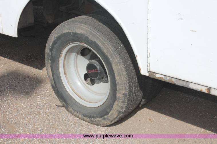 image for item I8103 1998 GMC Sierra 3500 utility truck