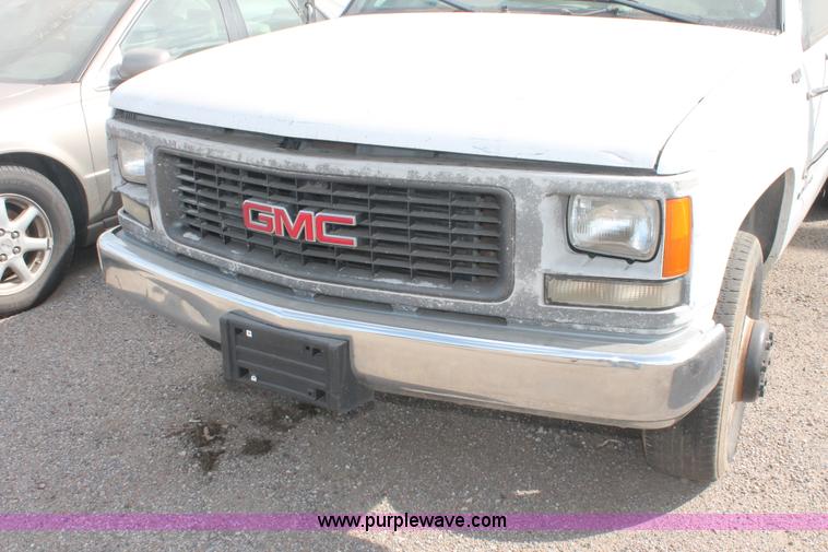 image for item I8103 1998 GMC Sierra 3500 utility truck