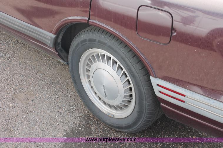 image for item I8104 1992 Oldsmobile Royale Eighty Eight
