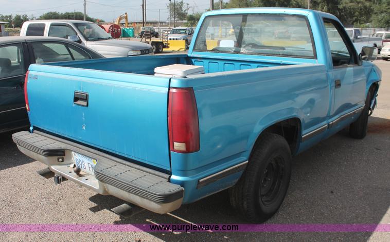 image for item I8105 1991 Chevrolet 1500 pickup truck
