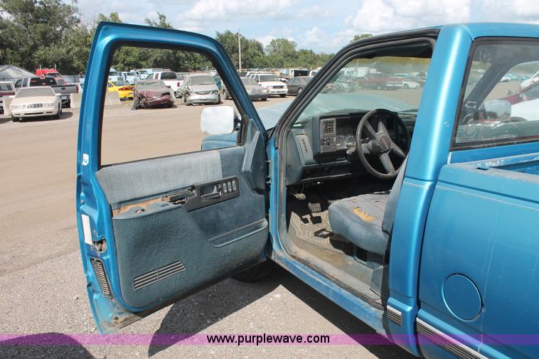 image for item I8105 1991 Chevrolet 1500 pickup truck