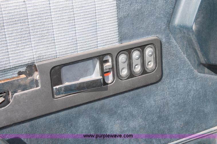 image for item I8105 1991 Chevrolet 1500 pickup truck