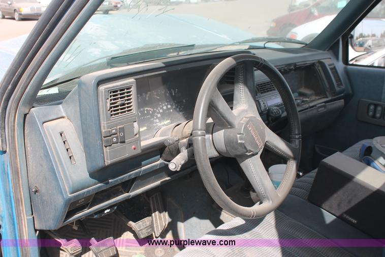 image for item I8105 1991 Chevrolet 1500 pickup truck