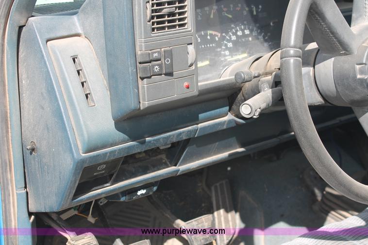 image for item I8105 1991 Chevrolet 1500 pickup truck