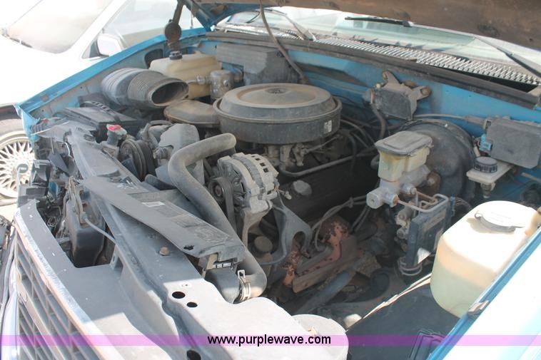 image for item I8105 1991 Chevrolet 1500 pickup truck