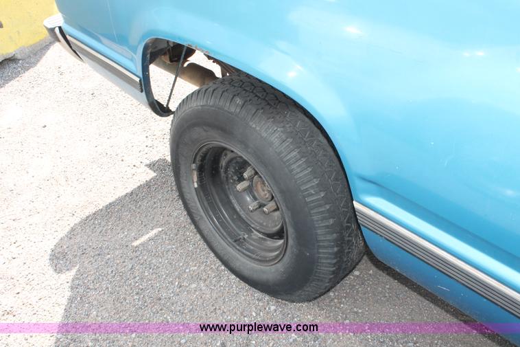 image for item I8105 1991 Chevrolet 1500 pickup truck