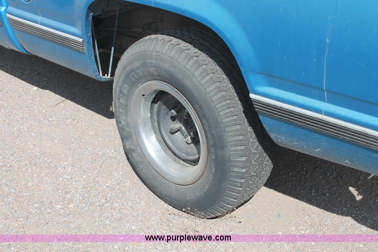 image for item I8105 1991 Chevrolet 1500 pickup truck