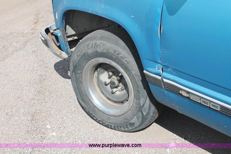 image for item I8105 1991 Chevrolet 1500 pickup truck