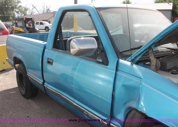 image for item I8105 1991 Chevrolet 1500 pickup truck