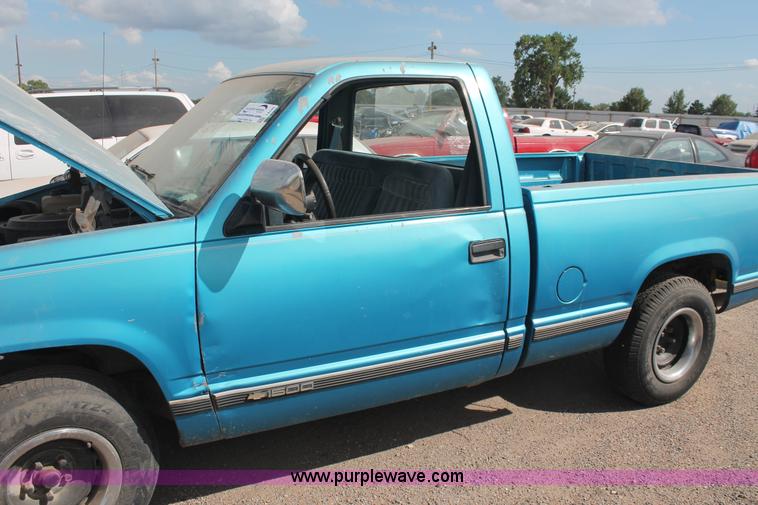 image for item I8105 1991 Chevrolet 1500 pickup truck