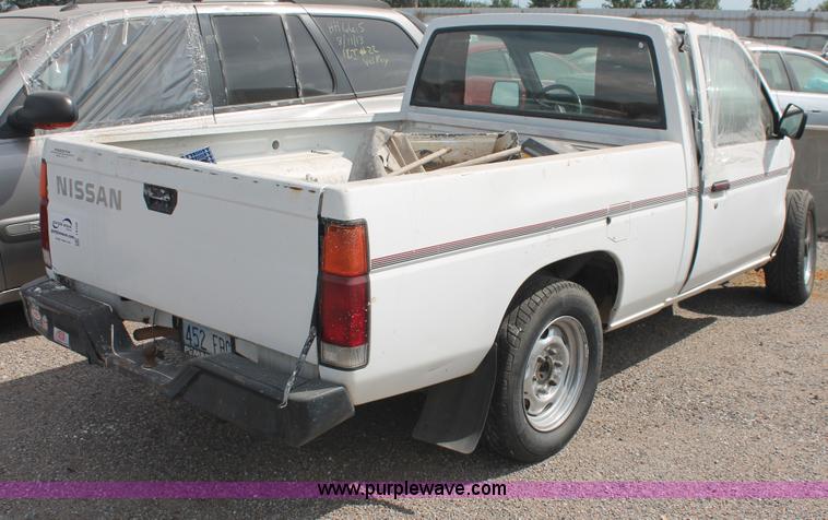 image for item I8106 1993 Nissan Frontier pickup truck