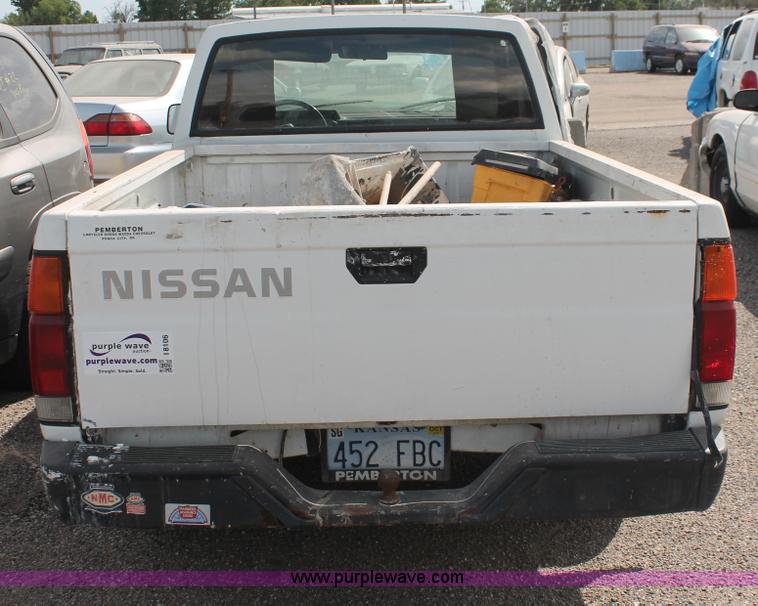 image for item I8106 1993 Nissan Frontier pickup truck