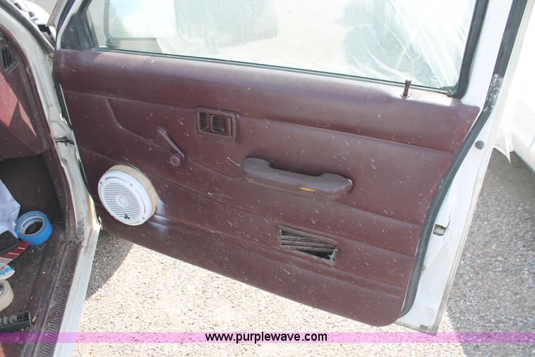 image for item I8106 1993 Nissan Frontier pickup truck