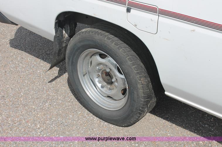 image for item I8106 1993 Nissan Frontier pickup truck