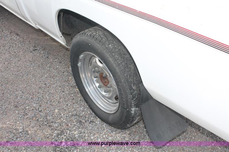 image for item I8106 1993 Nissan Frontier pickup truck