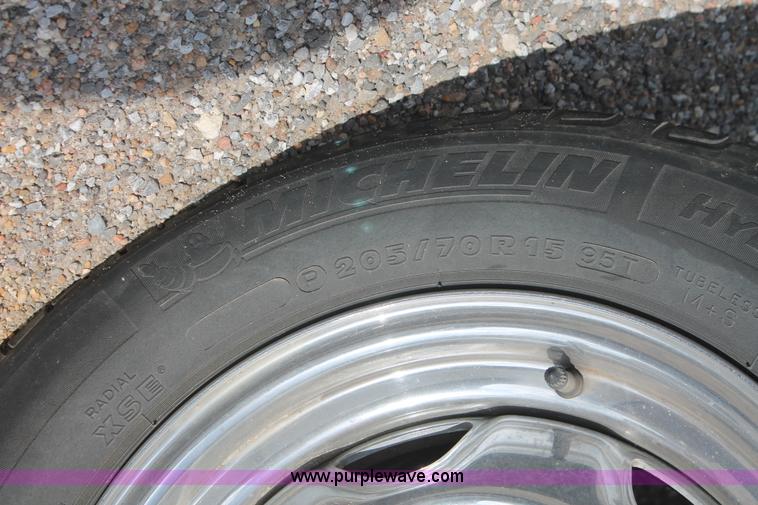 image for item I8106 1993 Nissan Frontier pickup truck