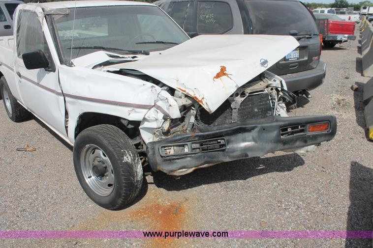 image for item I8106 1993 Nissan Frontier pickup truck