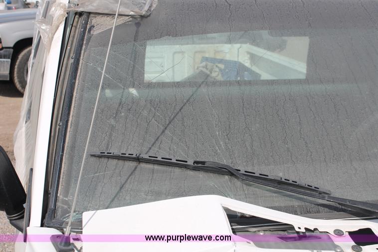 image for item I8106 1993 Nissan Frontier pickup truck