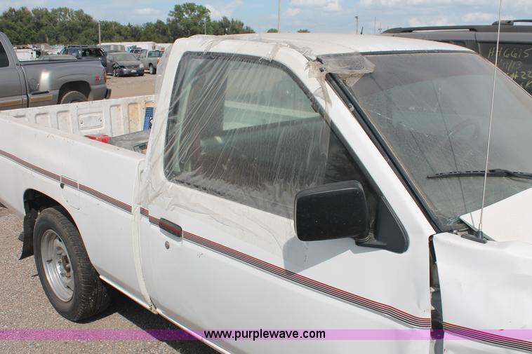 image for item I8106 1993 Nissan Frontier pickup truck