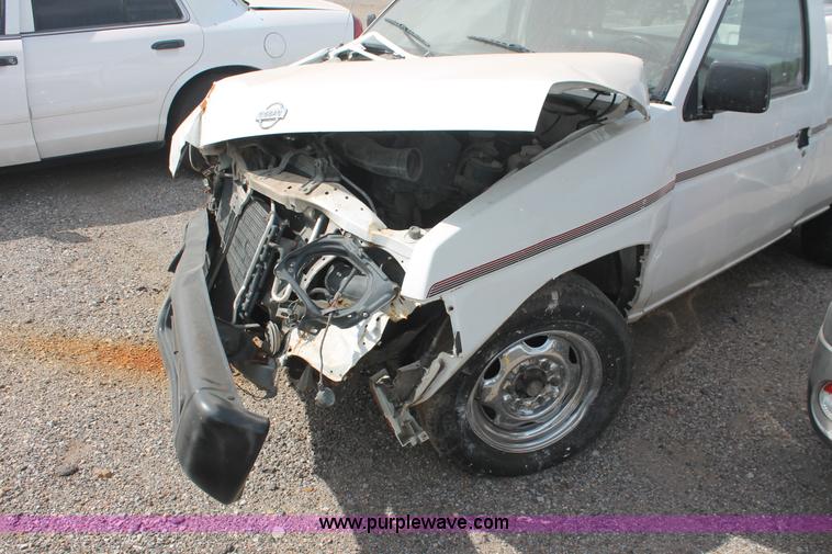 image for item I8106 1993 Nissan Frontier pickup truck