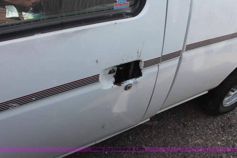 image for item I8106 1993 Nissan Frontier pickup truck