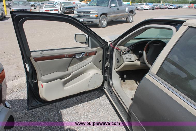 image for item I8107 2001 Cadillac DeVille DTS