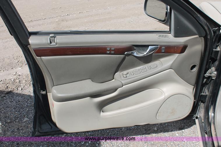image for item I8107 2001 Cadillac DeVille DTS