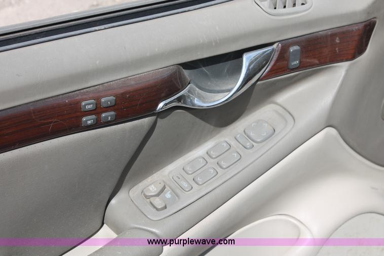 image for item I8107 2001 Cadillac DeVille DTS