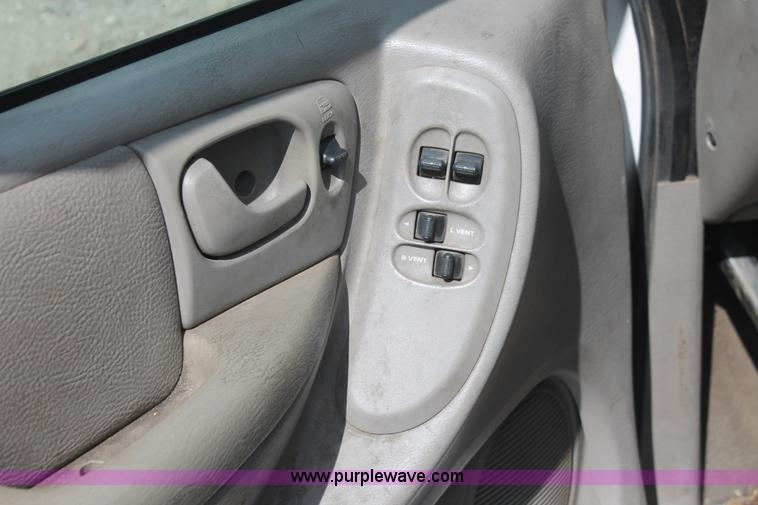 image for item I8108 2003 Dodge Grand Caravan Sport van