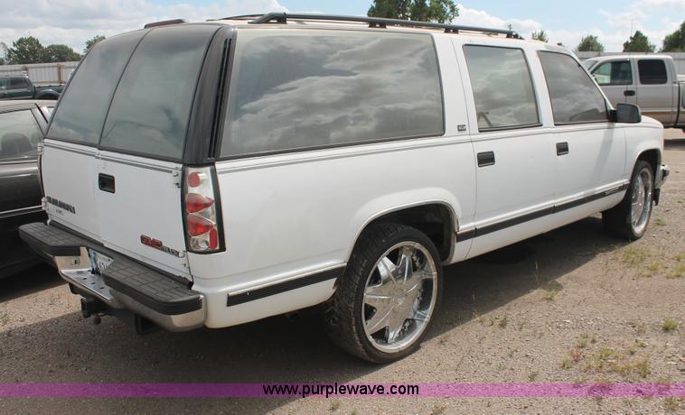image for item I8111 1994 GMC Suburban 1500 SUV
