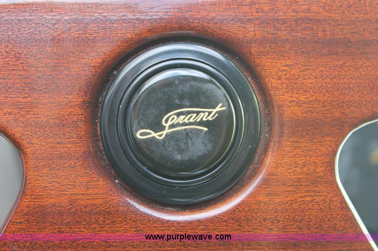 image for item I8111 1994 GMC Suburban 1500 SUV