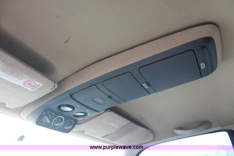 image for item I8111 1994 GMC Suburban 1500 SUV