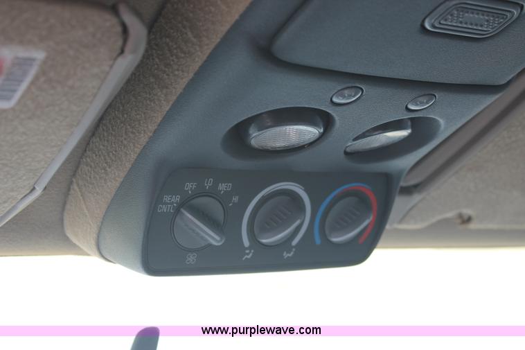 image for item I8111 1994 GMC Suburban 1500 SUV