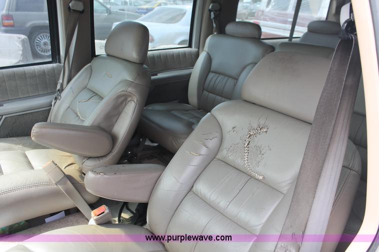 image for item I8111 1994 GMC Suburban 1500 SUV